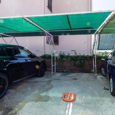 Neda -vantacici Malinska Apartmán